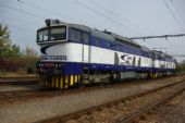 756 005-5/003-0 čakajú na záťaž, 10.10.2011,  Haniska pri Košiciach, ©  Ondrej Krajňák