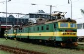 125 801-1/802-9 pred halou, 14.08.2001,  Haniska pri Košiciach - ŠRT,  ©  Ondrej Krajňák