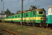 125 826-8/825-0 pred halou, 10.10.2011,  Haniska pri Košiciach - ŠRT,  ©  Ondrej Krajňák