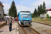 06.07.2013 - Kořenov: dvojice 840.010-3 + 840.015-2 přijela jako Os 16213 Tanvald - Harrachov kupodivu včas © PhDr. Zbyněk Zlinský