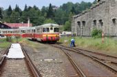 06.07.2013 - Kořenov: M 240.0056 v čele Os 35581 ''Zubačka 2013''/25481 Tanvald - Harrachov a stavění vlakové cesty © PhDr. Zbyněk Zlinský