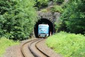 06.07.2013 - Tanvald: 840.003-8 jako Os 16221 Liberec - Kořenov vjíždí do Žďárského tunelu © PhDr. Zbyněk Zlinský