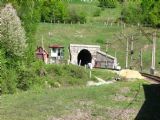 Jeden z viacerých tunelov, strážca nemôže chýbať, Užocký priesmyk, 6.5.2013 © Marek Guspan