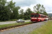 Motorový vozeň 812 007 ako Os 7714 Brezno - Banská Bystrica zstavuje vo Chvatimechu; 29.6.2013 © Miroslav Sekela