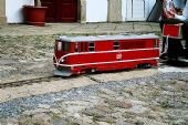 09/2006 - Kamenice n.Lipou: malá sestřička velkých lokomotiv na nádvoří zámku © Mixmouses