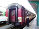 06.09.2004 - Hradec Králové hl.n.: přípojný vůz 053.044-4 na Sp 1782 Pardubice - Trutnov © PhDr. Zbyněk Zlinský