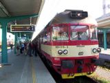 06.09.2004 - Hradec Králové hl.n.: ''katr'' 854.016-3 v čele R 683 Liberec - Pardubice © PhDr. Zbyněk Zlinský