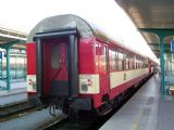 06.09.2004 - Hradec Králové hl.n.: přípojný vůz 053.010-5 na R 683 Liberec - Pardubice © PhDr. Zbyněk Zlinský