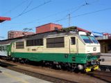 06.09.2004 - Pardubice hl.n.: ''banán'' 150.022-2 v čele R 621 Praha-Smíchov - Vsetín © PhDr. Zbyněk Zlinský