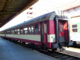 06.09.2004 - Pardubice hl.n.: přípojný vůz 053.064-2 ze soupravy R 980 z Havl.Brodu © PhDr. Zbyněk Zlinský