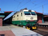 06.09.2004 - Pardubice hl.n.: ''banán'' 151.016-3 v čele Ex 141 ''Detvan'' Praha hl.n. - Zvolen © PhDr. Zbyněk Zlinský