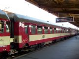 06.09.2004 - Pardubice hl.n.: přípojný vůz 053.010-5 na R 682/Os 15410 do Liberce/Trutnova © PhDr. Zbyněk Zlinský