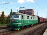 06.09.2004 - Pardubice hl.n.: ''uhelka'' 122.029-2 v čele odkloněné soupravy uhláků pro Opatovice © PhDr. Zbyněk Zlinský