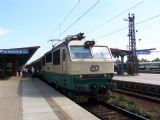 06.09.2004 - Pardubice hl.n.: ''banán'' 150.002-4 v čele zpožděného R 704 Břeclav - Cheb © PhDr. Zbyněk Zlinský