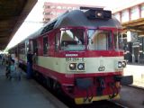 06.09.2004 - Pardubice hl.n.: ''katr'' 854.204-5 v čele R 685 z Liberce © PhDr. Zbyněk Zlinský