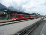 Jenbach: vlak úzkorozchodné dráhy Zillertalbahn odjíždí © Tomáš Kraus, 5.7.2013