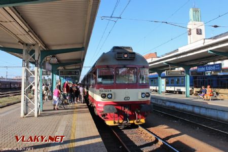 07.09.2013 - Hradec Králové hl.n.: 854.023-9 + 20-29 219-3 jako Sp 1793 do Pardubic hl.n. odveze Karla blíže k domovu © PhDr. Zbyněk Zlinský