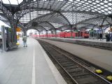 Köln: souprava dvou patrových vozů s dvěma lokomotivami přijíždí na regionálním vlaku na hlavní nádraží	14.4.2013	 © 	Jan Přikryl