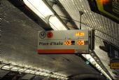 Paříž: typizovaný ukazatel odjezdu příštího a popříštího spoje v síti metra, zde na stanici linky 5 Gare d´Austerlitz	14.4.2013	 © 	Lukáš Uhlíř