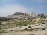 Alicante/Alacant: pohled z nevyužitého prostoru u tramvajové zastávky Sangueta na moderní zástavbu kolem Avenidy de Dénia a hrad nad ní	16.4.2013	 © 	Jan Přikryl