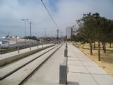 Alicante/Alacant: po odbočce z pláže a úzkorozchodného nádraží se do zastávky Sangueta blíží tramvaj typu Flexity Outlook na lince 4L	16.4.2013	 © 	Jan Přikryl