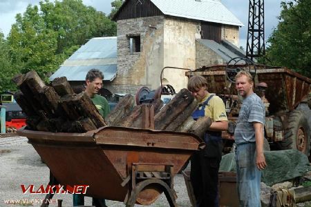 15.9.2013 - Solvayovy lomy: bacha, někdo na nás kouká přes objektiv © Ruda Tuček