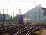 26.04.2003 - Praha Masarykovo n.: lokomotivy 498.022 a 477.043 čekají na posun © PhDr. Zbyněk Zlinský