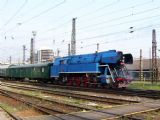 26.04.2003 - Praha Masarykovo n.: lokomotiva 477.043 s doprovodnými vozy vjíždí do nádraží © PhDr. Zbyněk Zlinský