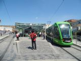 Parla: celkový pohled na vestibul stanice cercanías a tramvajovou zastávku Parla Centro - Bulevar Norte	18.4.2013	 © 	Jan Přikryl