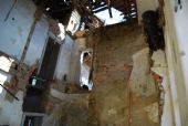 13.10.2013 – Suchá Hora: Podlaha a strop prvého poschodia už prakticky neexistujú © Lukáš Holeš