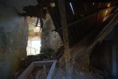 13.10.2013 – Suchá Hora: Ďalší pohľad na rozpadnuté vnútro budovy © Lukáš Holeš