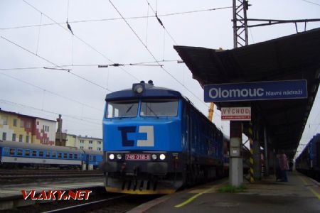 30.10.2013 - Olomouc hl.n.: 749.018, 100704 © Radka Hořínková