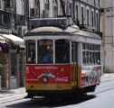 Lisabon: rekonstruovaná historická tramvaj s motorem Škoda číslo 561 přijíždí na lince 15 po ulici Rua da Prata na konečnou Praça Figueira	20.4.2013	 © 	Lukáš Uhlíř