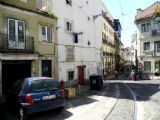 Lisabon: horní konec uličky Rua Cavaleiros s patrnými pozůstatky výhybny u tramvajové zastávky linky 12E Largo Terreirinho	20.4.2013	 © 	Jan Přikryl