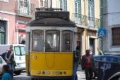 Lisabon: tramvaj typu ''remodelado'' číslo 560 přijíždí na lince 12E do zastávky Largo Terreirinho na stejnojmenném náměstíčku	20.4.2013	 © 	Lukáš Uhlíř