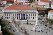 Lisabon: náměstí Praça Dom Pedro IV a Národní divadlo z vyhlídkové plošiny nad výtahem Elevador de Santa Justa	20.4.2013	 © 	Lukáš Uhlíř