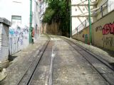 Lisabon: dvoukolejná horní polovina trati lanovky Elevador do Lavra 	20.4.2013	 © 	Jan Přikryl