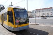 Lisabon: nízkopodlažní tramvaj typu ''articulado'' od Siemense z roku 1995 stojí na konečné linky 15 Praça Figueira	20.4.2013	 © 	Lukáš Uhlíř