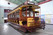 Lisabon: letní tramvajový vůz od firmy Brill z roku 1902 v muzejní hale tramvajové vozovny Santo Amaro	20.4.2013	 © 	Lukáš Uhlíř