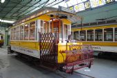 Lisabon: tramvajový vůz od firmy St. Louis Car Company z roku 1909 v muzejní hale tramvajové vozovny Santo Amaro	20.4.2013	 © 	Lukáš Uhlíř
