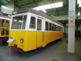Lisabon: tramvaj typu ''ligeiro'' z roku 1947 v muzejní hale tramvajové vozovny Santo Amaro	20.4.2013	 © 	Jan Přikryl