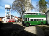 Lisabon: patrový autobus AEC číslo 301 z roku 1957 na pozadí muzejní tramvaje a vodárny ve vozovně Santo Amaro	20.4.2013	 © 	Jan Přikryl