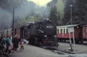 Vlak Wernigerode – Nordhausen s lokomotivou 99.7238 vjíždí do Eisfelder Talmühle dne 6.5.1987 © Pavel Stejskal