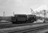 Pozdě odpoledne 6.5.1987 jsem opustil Wernigerode a v Halberstadtu zachytil stroj 50.3556 s odjíždějícím nákladním vlakem © Pavel Stejskal