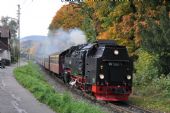 Stroj 99.7240 projíždí ulicemi Wernigerode dne 9.10.2013 © Pavel Stejskal