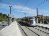 Porto: jednotka metra typu Eurotram stojí na konečné Fânzeres před odjezdem do centra	21.4.2013	 © 	Jan Přikryl