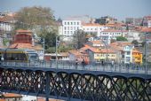 Porto: jednotka metra typu Eurotram projíždí po horní mostovce mostu Ponte Dom Luís směrem na konečnou linky D Santo Ovidio	21.4.2013	 © 	Lukáš Uhlíř