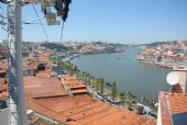 Porto: celkový pohled na trasu lanovky Teleférico do Gaia ve Vile Nově do Gaia od horní stanice	21.4.2013	 © 	Lukáš Uhlíř