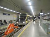 Porto: jednotka metra typu Eurotram stojí na kusé koleji v uzlu Trindade před odjezdem linky A do Senhor de Matosinhos	22.4.2013	 © 	Jan Přikryl