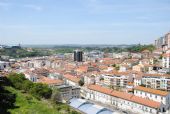 Coimbra: pohled od horní stanice lanovky Elevador do Mercado na ulici Rua Padre António Vieira směrem k řece Mondego a hlavnímu nádraží	22.4.2013	 © 	Lukáš Uhlíř